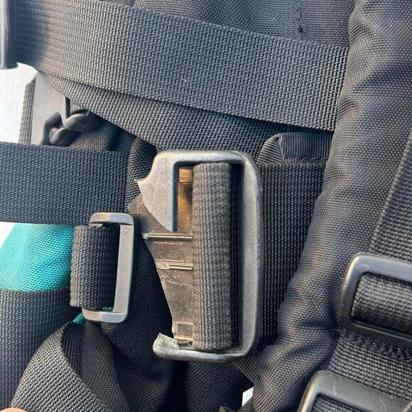 VINTAGE HIKING GEAR — Mountainsmith pack with total retro-outdoors energy - Picture 8 of 8